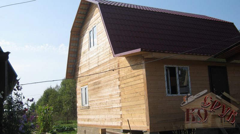 Обшивка брусового дачного дома сайдингом