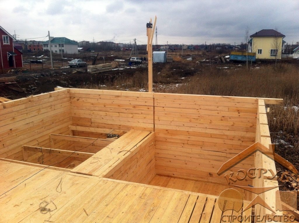 Одноэтажный дом из бруса с ломаной крышей
