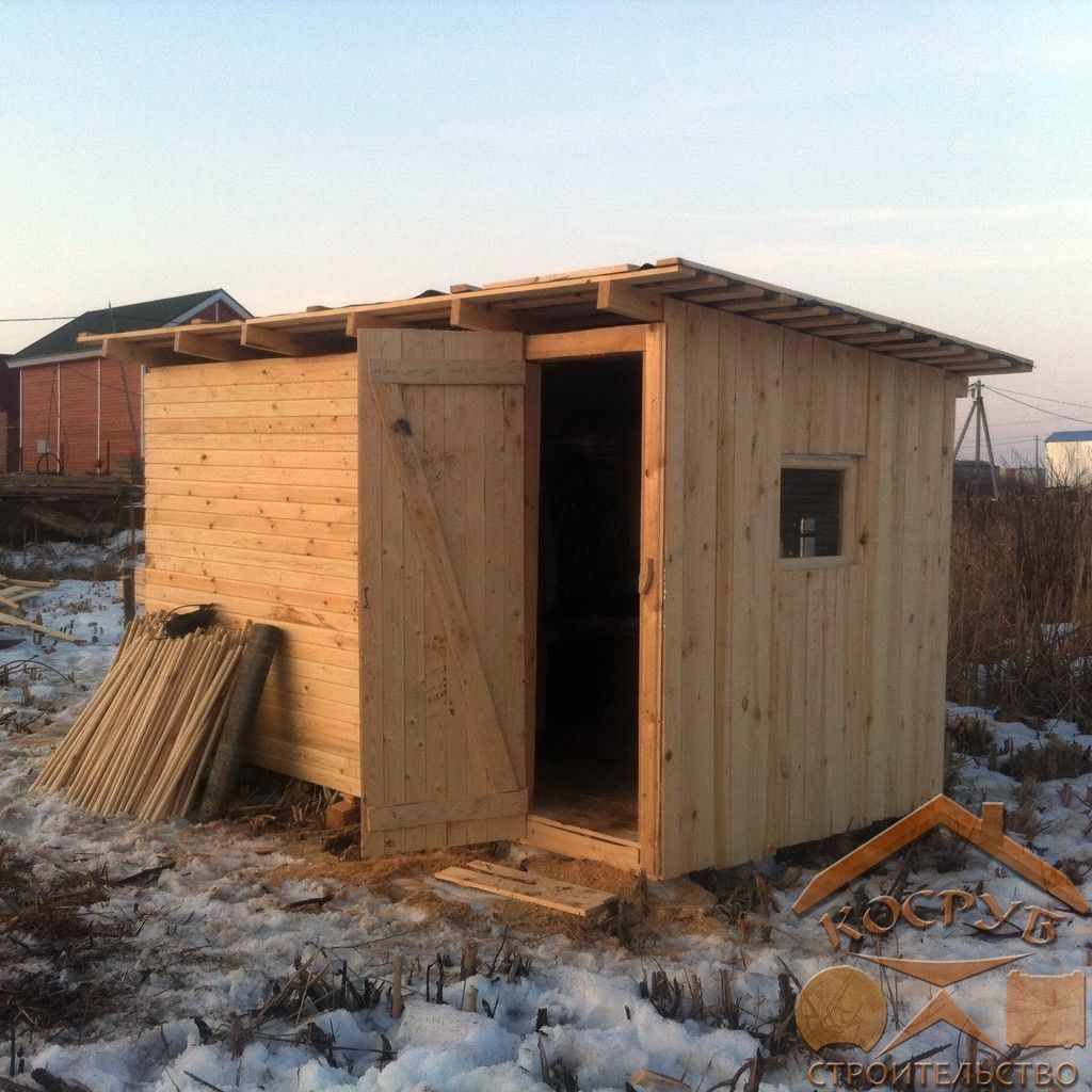 Одноэтажный дом из бруса с ломаной крышей