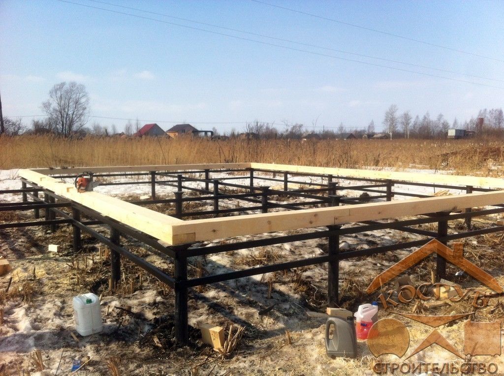 Одноэтажный дом из бруса с ломаной крышей
