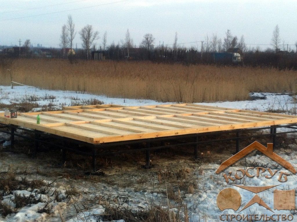 Одноэтажный дом из бруса с ломаной крышей