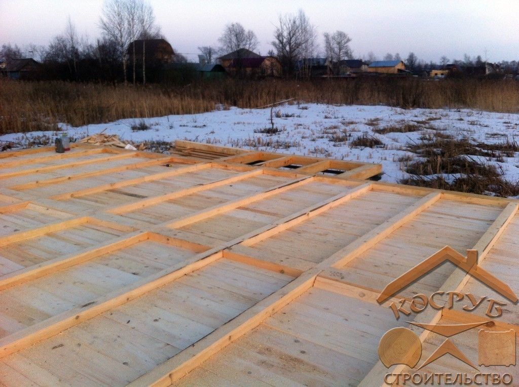 Одноэтажный дом из бруса с ломаной крышей