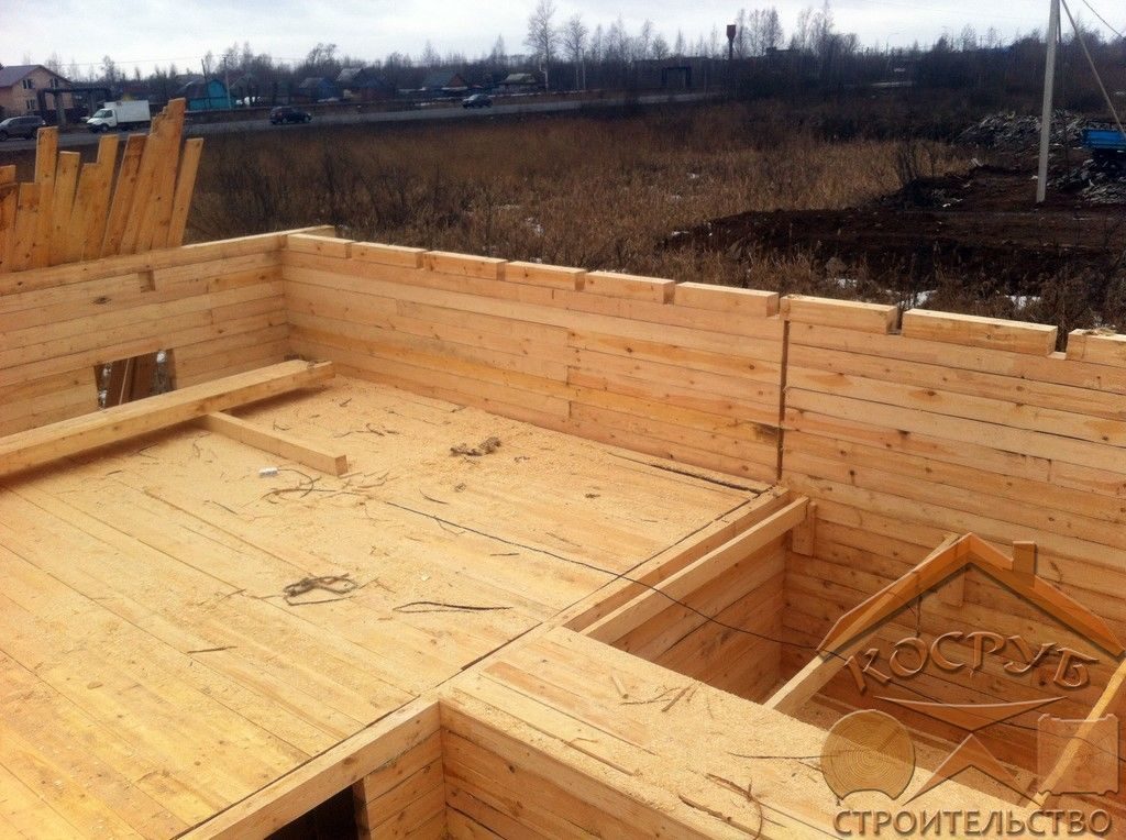 Одноэтажный дом из бруса с ломаной крышей